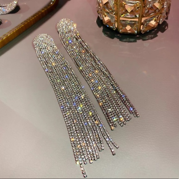 White gold plated rhinestone long tassels earrings - Picture 3 of 4